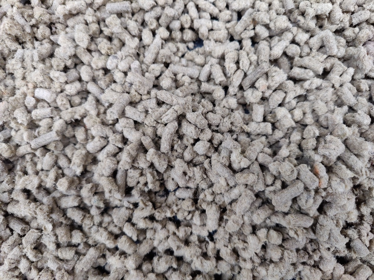 Garden Wool Pellets ~ 100% British Sheep Wool