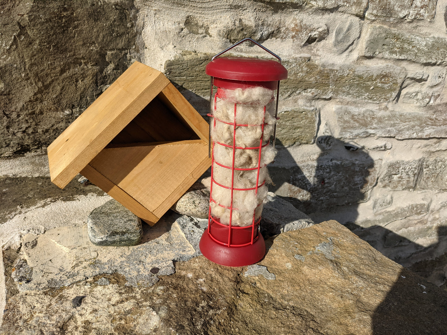 Robin Nesting and Feeding Garden Set