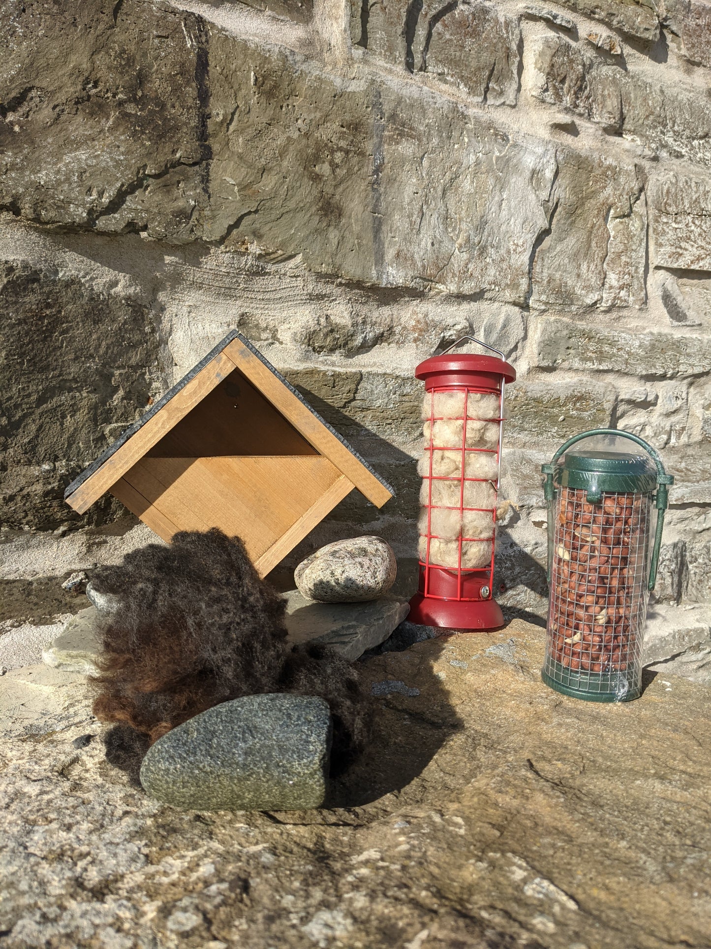 Robin Nesting and Feeding Gift Slate